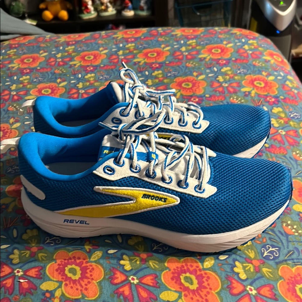Brooks Revel 6 Women’s size 12 NWOT